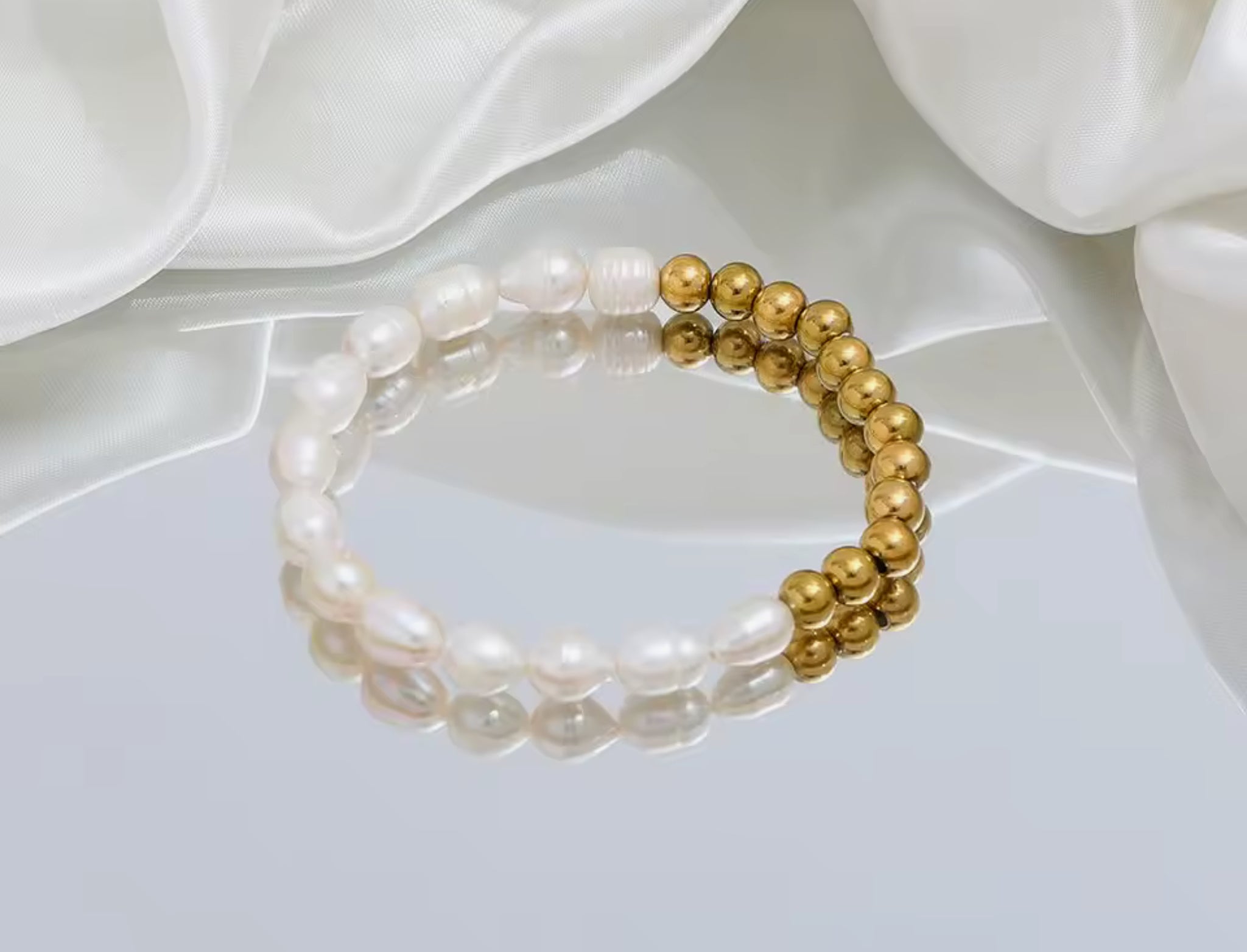Freshwater Pearl and Gold Beaded Elastic Bracelet Stainless Steel