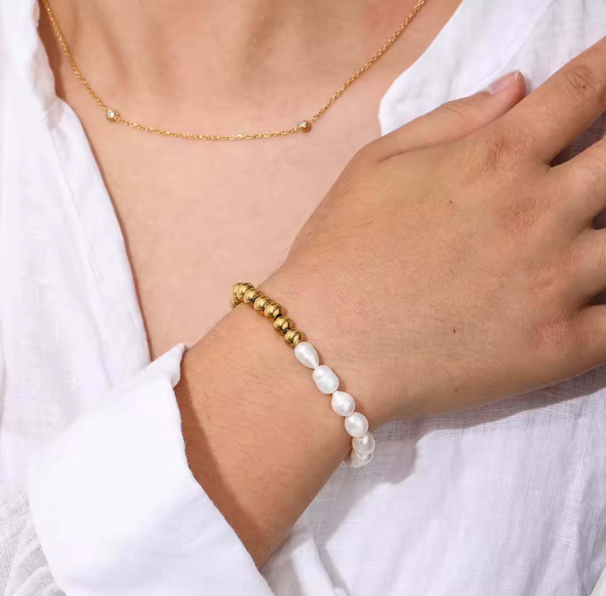 Freshwater Pearl and Gold Beaded Elastic Bracelet Stainless Steel